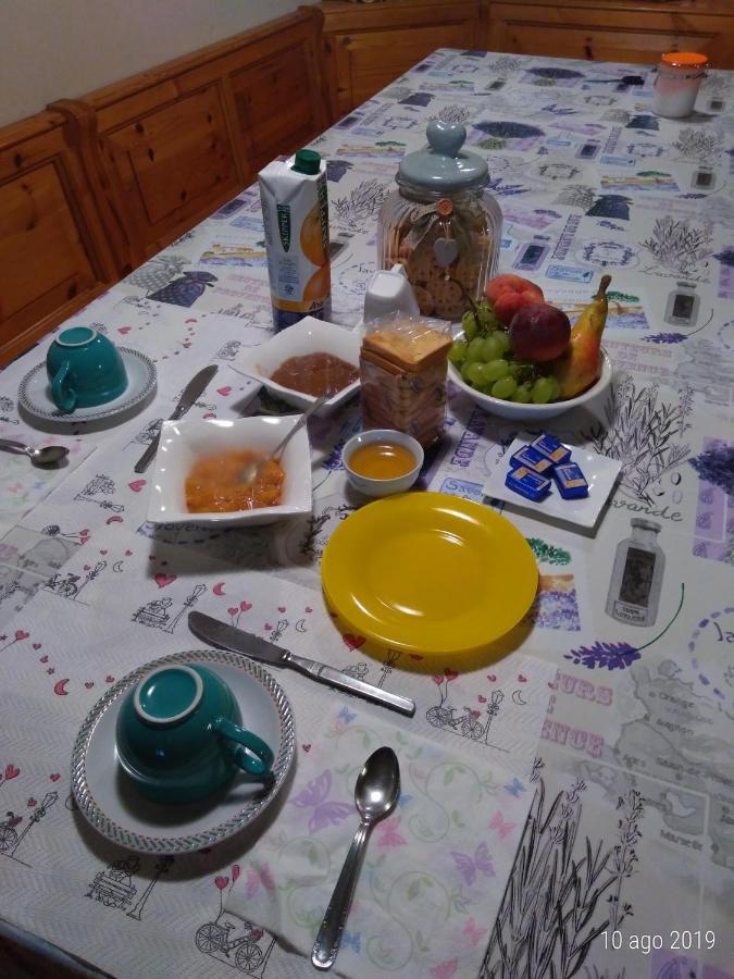Beb Infamiglia Bed & Breakfast Cascinette Bagian luar foto